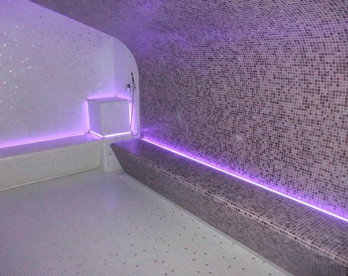 Bagno turco in mosaico con cromoterapia