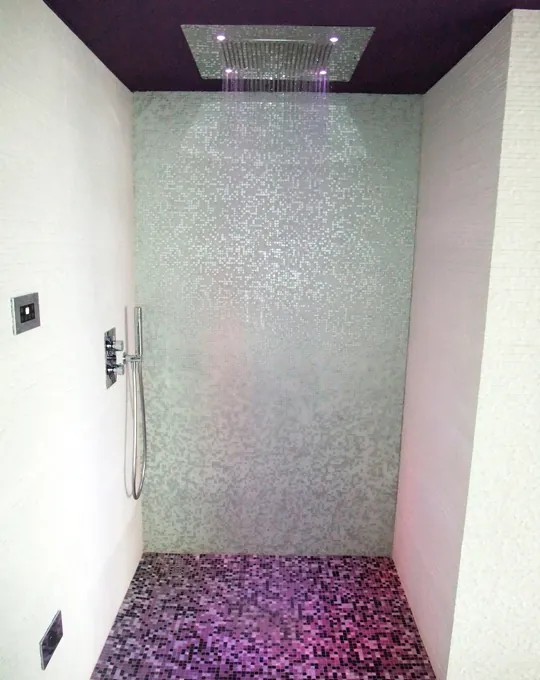 Doccia emozionale con soffione a cascata
